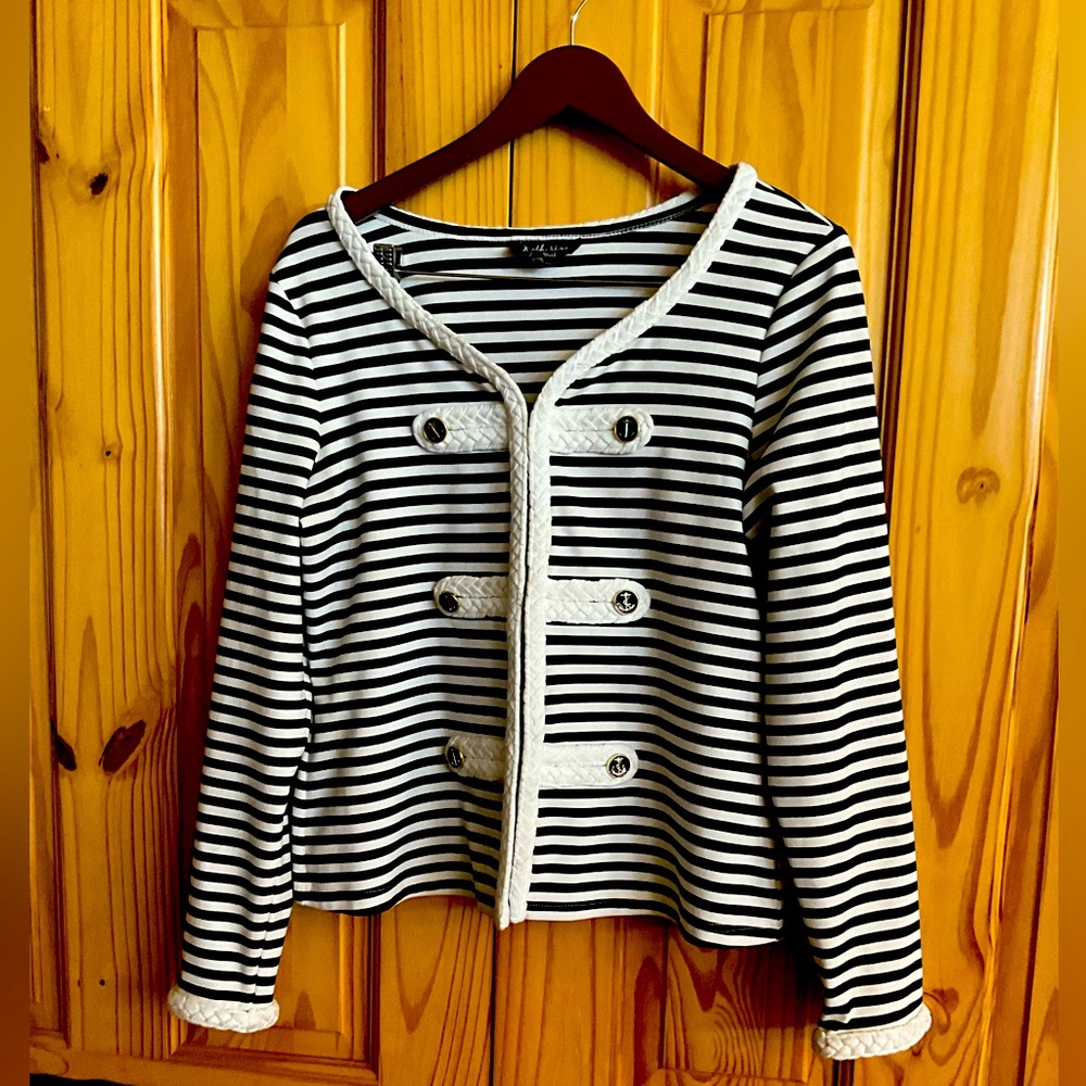 Light jacket black and white striped